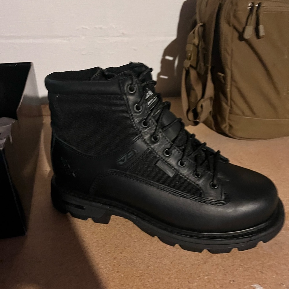 Thorogood 6’ black waterproof boots NEW